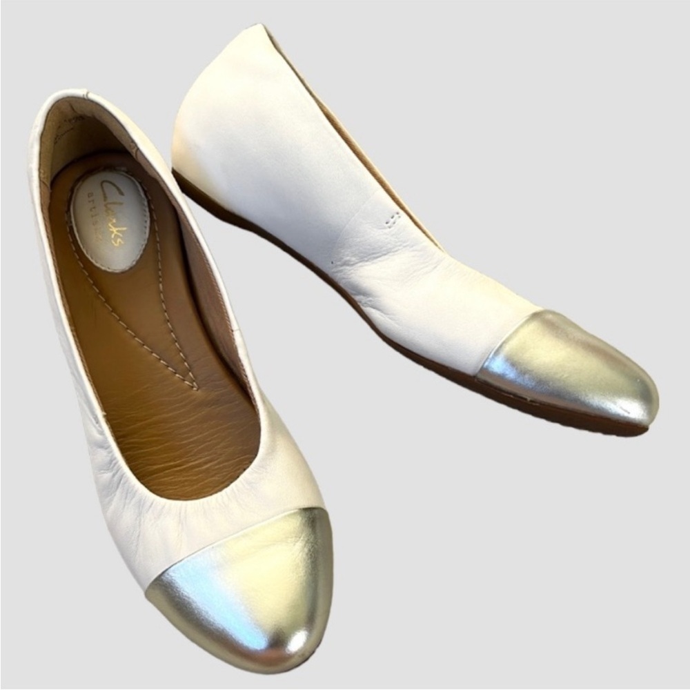 EUC Clarks Leather Hidden Low Wedge Flats White Silver Size 7
